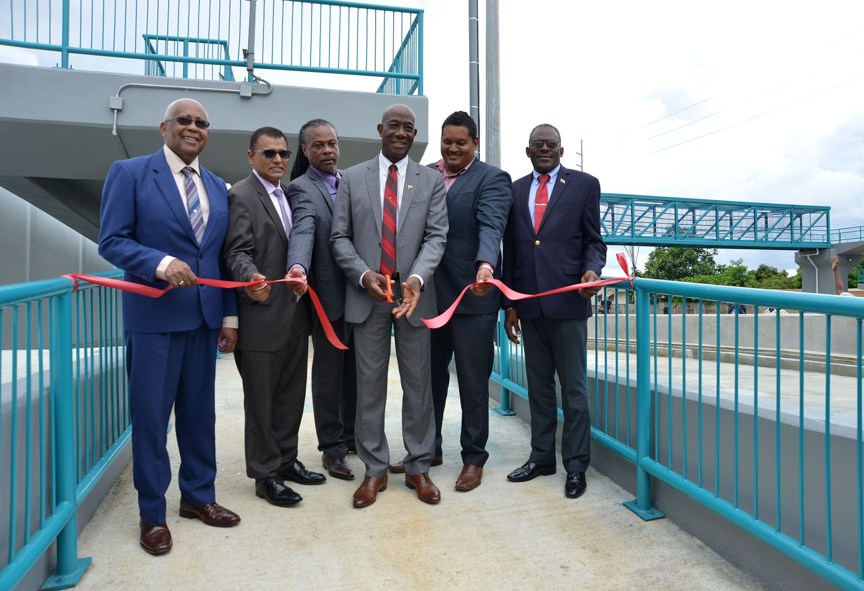 1009 NWS DIEGO OVERPASS 4-ISHMAEL.jpg